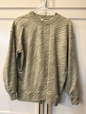 Lululemon - Woman’s Sweatshirt - Size 4